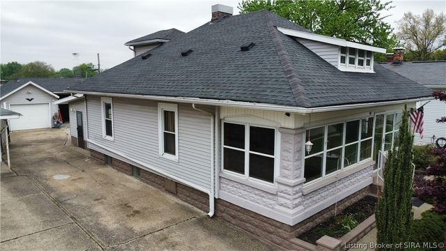 410 E Charlestown Avenue, Jeffersonville, IN 47130
