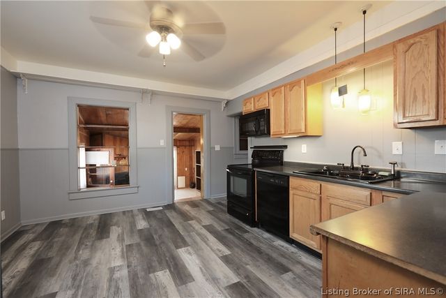 410 E Charlestown Avenue, Jeffersonville, IN 47130