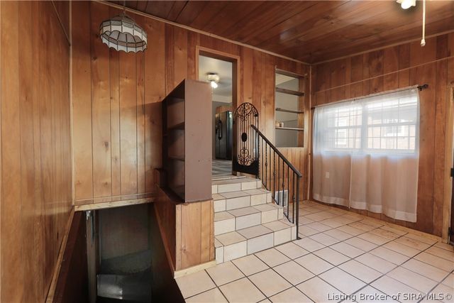 410 E Charlestown Avenue, Jeffersonville, IN 47130