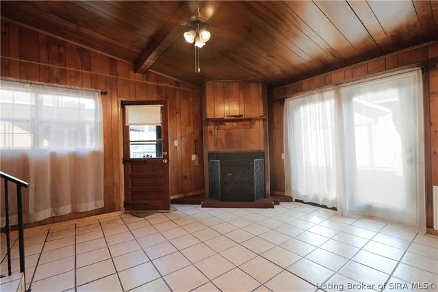 410 E Charlestown Avenue, Jeffersonville, IN 47130