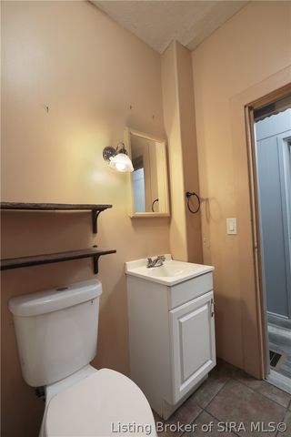 410 E Charlestown Avenue, Jeffersonville, IN 47130