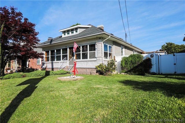 410 E Charlestown Avenue, Jeffersonville, IN 47130