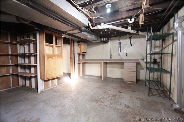 410 E Charlestown Avenue, Jeffersonville, IN 47130
