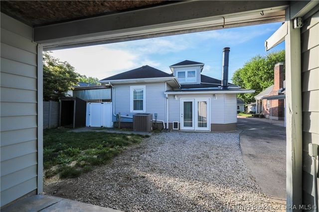 410 E Charlestown Avenue, Jeffersonville, IN 47130