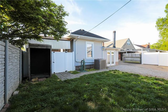 410 E Charlestown Avenue, Jeffersonville, IN 47130