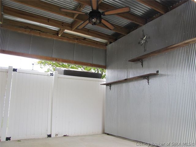 410 E Charlestown Avenue, Jeffersonville, IN 47130