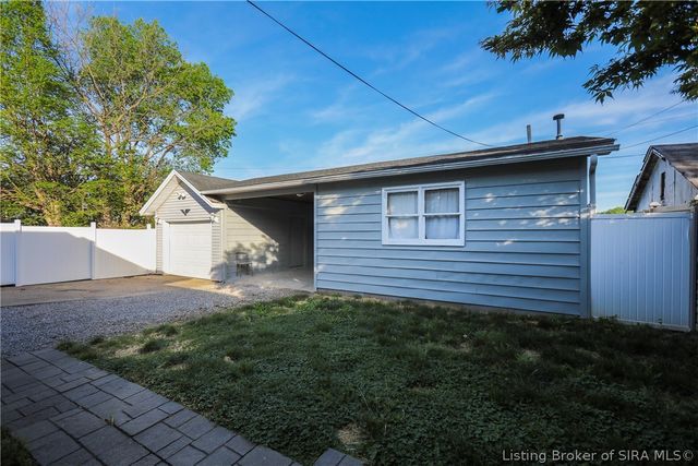 410 E Charlestown Avenue, Jeffersonville, IN 47130