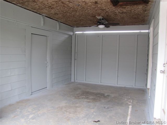 410 E Charlestown Avenue, Jeffersonville, IN 47130