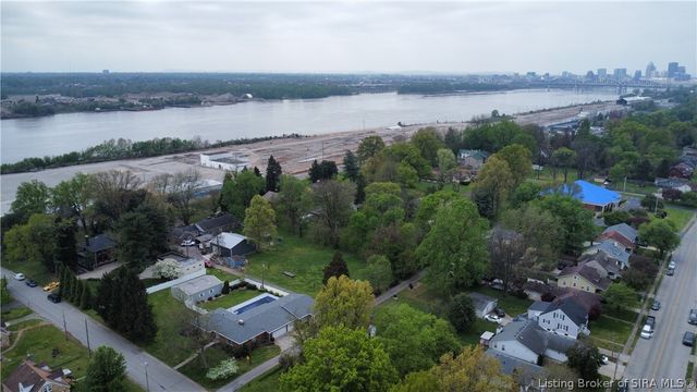 410 E Charlestown Avenue, Jeffersonville, IN 47130