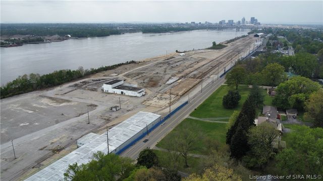 410 E Charlestown Avenue, Jeffersonville, IN 47130