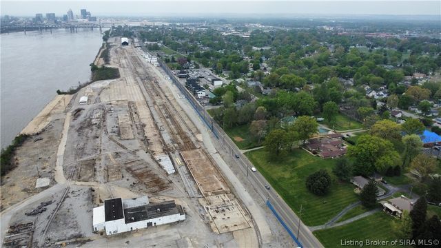 410 E Charlestown Avenue, Jeffersonville, IN 47130