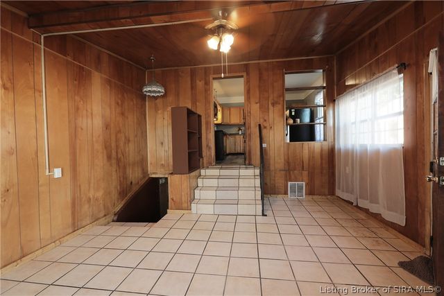 410 E Charlestown Avenue, Jeffersonville, IN 47130