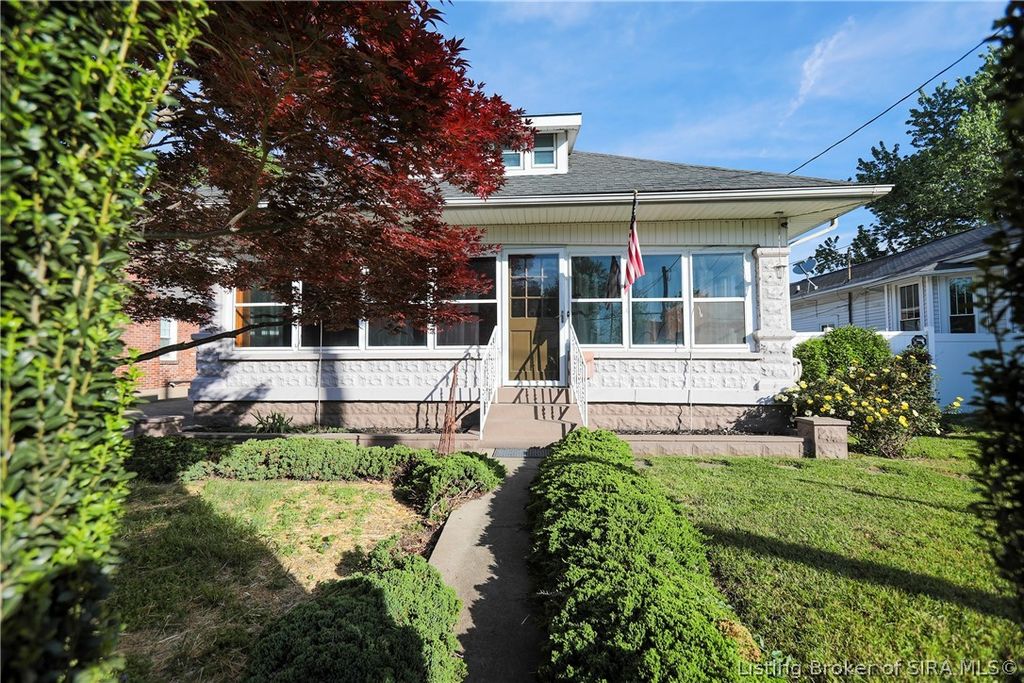 410 E Charlestown Avenue, Jeffersonville, IN 47130
