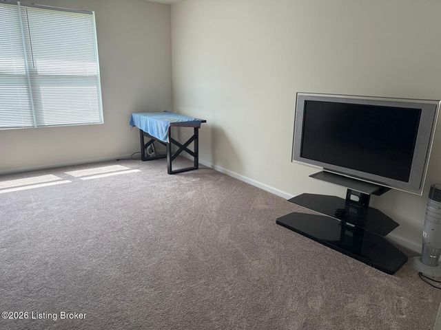 11720 Beacon Ct, Louisville, KY 40299