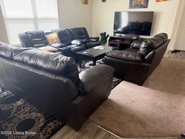 11720 Beacon Ct, Louisville, KY 40299