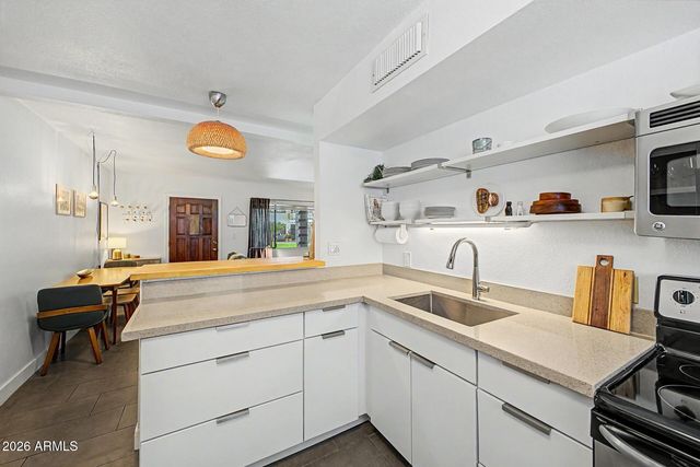 749 E MONTEBELLO Avenue 128, Phoenix, AZ 85014