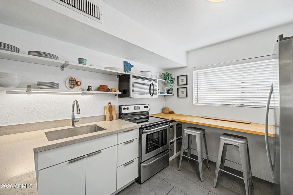 749 E MONTEBELLO Avenue 128, Phoenix, AZ 85014 — photo 2
