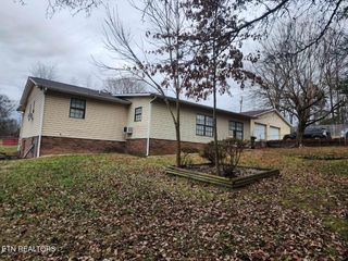 221 Moser Rd, Sweetwater, TN 37874