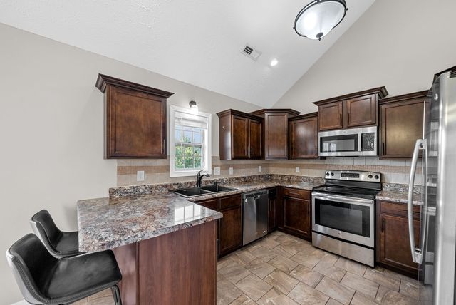 305 Ferdinand Ln, Oak Grove, KY 42262