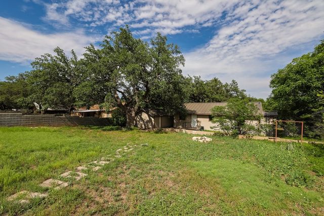 614 Coates Street, Ozona, TX 76943