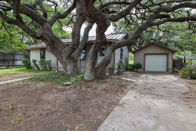 614 Coates Street, Ozona, TX 76943