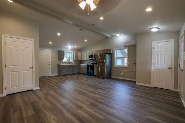 614 Coates Street, Ozona, TX 76943