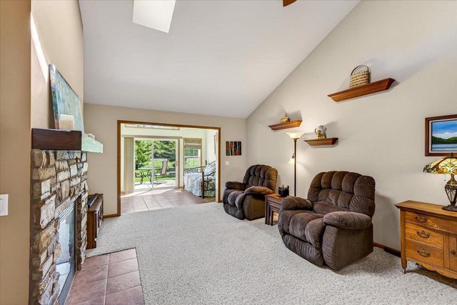 72 Northlight Way, Fitchburg, WI 53711