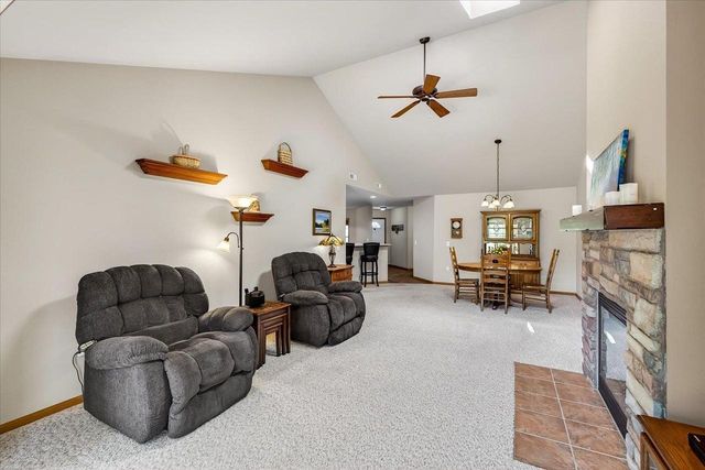 72 Northlight Way, Fitchburg, WI 53711