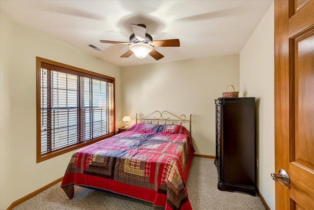 72 Northlight Way, Fitchburg, WI 53711