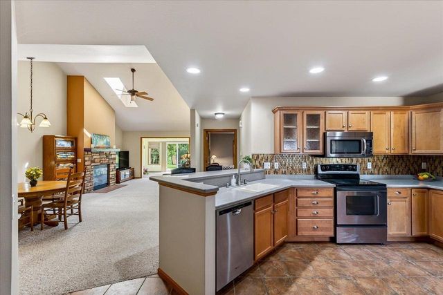 72 Northlight Way, Fitchburg, WI 53711