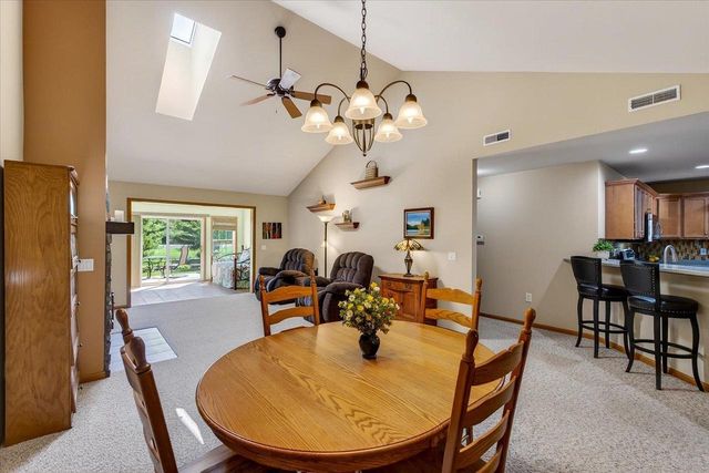 72 Northlight Way, Fitchburg, WI 53711