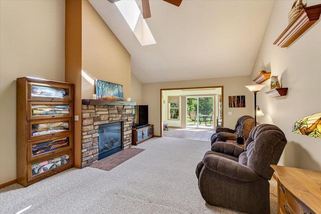 72 Northlight Way, Fitchburg, WI 53711