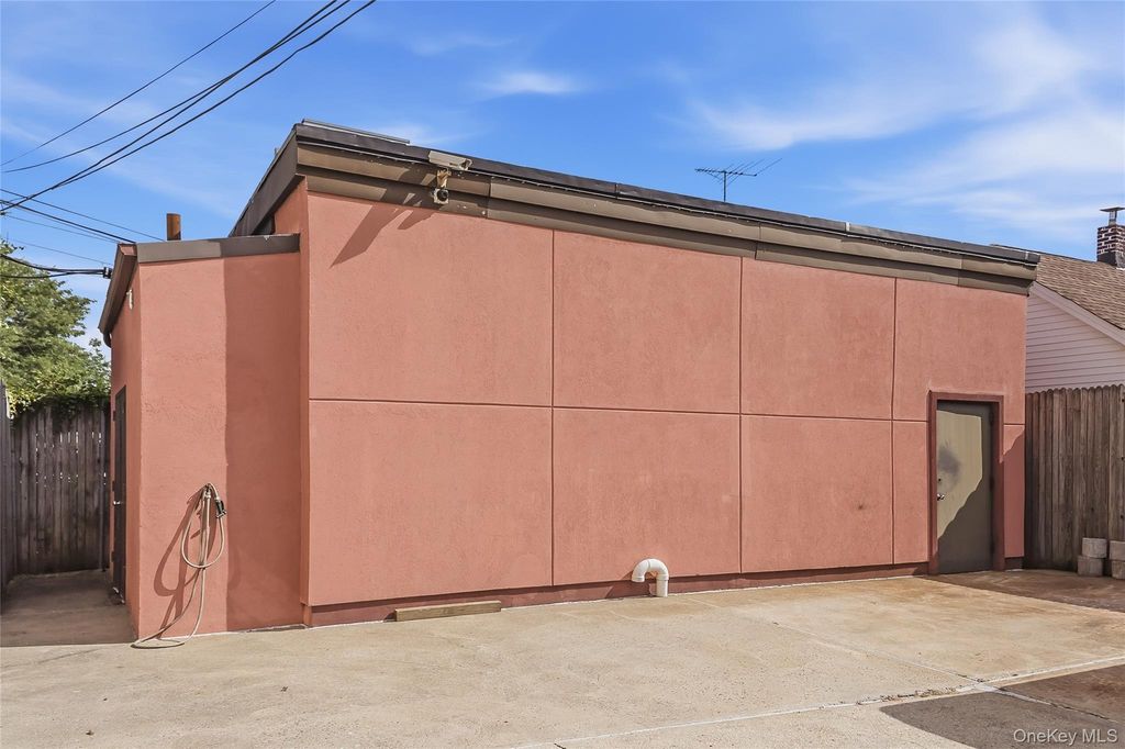816 Hempstead Turnpike, Franklin Square, NY 11010 — exterior