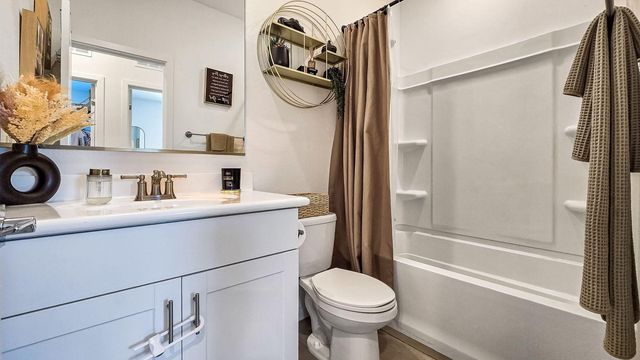 8820 W Agora Lane, Tolleson, AZ 85353