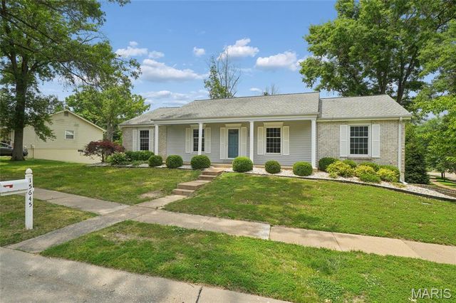 15645 Dresden Lake Court, Chesterfield, MO 63017