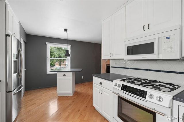 15645 Dresden Lake Court, Chesterfield, MO 63017