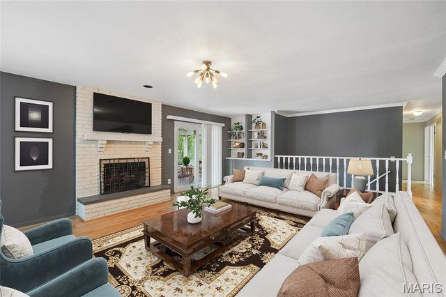 15645 Dresden Lake Court, Chesterfield, MO 63017
