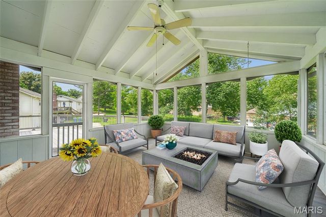 15645 Dresden Lake Court, Chesterfield, MO 63017