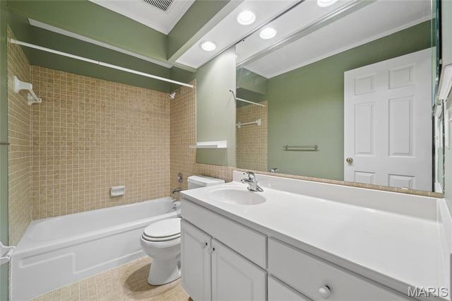 15645 Dresden Lake Court, Chesterfield, MO 63017