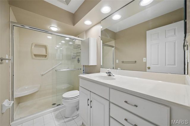 15645 Dresden Lake Court, Chesterfield, MO 63017