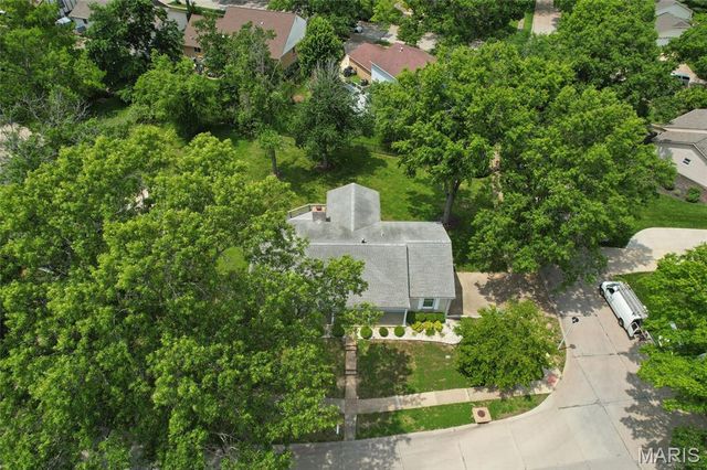 15645 Dresden Lake Court, Chesterfield, MO 63017
