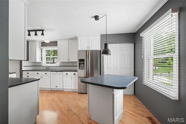 15645 Dresden Lake Court, Chesterfield, MO 63017