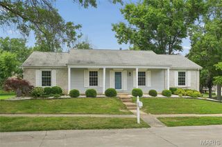 15645 Dresden Lake Court, Chesterfield, MO 63017
