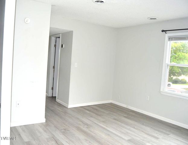 1805 King College Road E6, Bristol, TN 37620