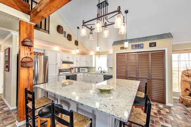 172 Rosethorne Ln, Grand Isle, LA 70358