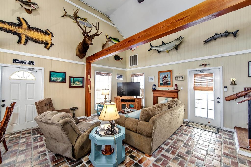 172 Rosethorne Ln, Grand Isle, LA 70358