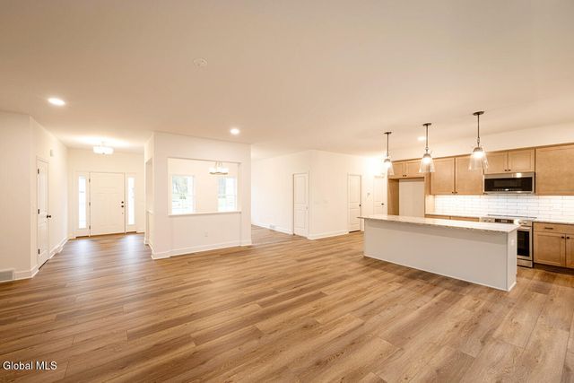 32 Heritage Way, Bethlehem, NY 12158