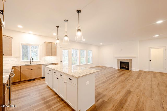 32 Heritage Way, Bethlehem, NY 12158