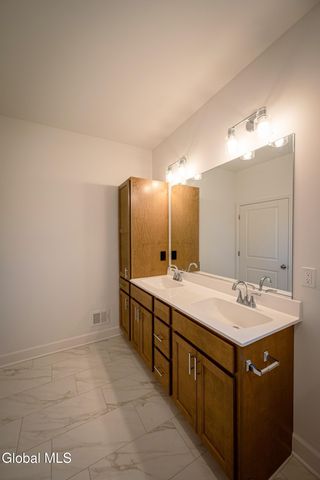 32 Heritage Way, Bethlehem, NY 12158