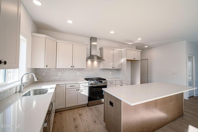 32 Heritage Way, Bethlehem, NY 12158